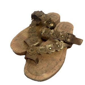 b.o.c Comfort Bronze Floral Studded Thong Wedge Women's Sandals, 7 women, summer